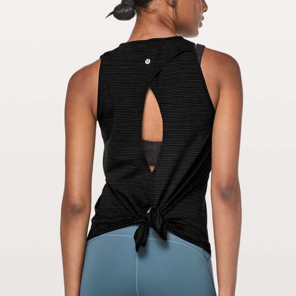lululemon athletica Tops - LULULEMON Open Up Tank w/ Silverscent - SIZE 4